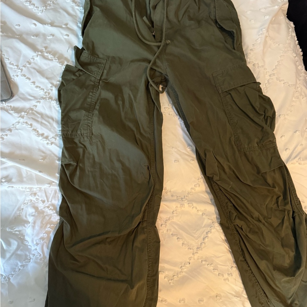 Aritzia TNA Olive Cargo Pants